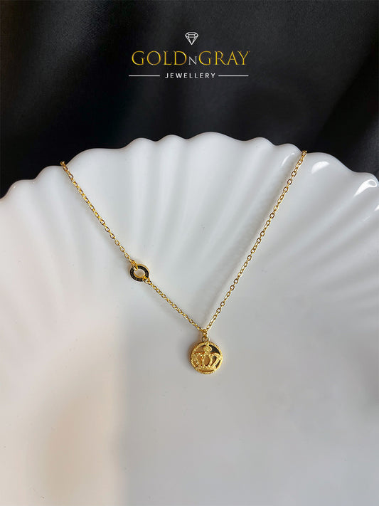 Golden Crown Pendant Necklace Elegant Gold Chain for Women