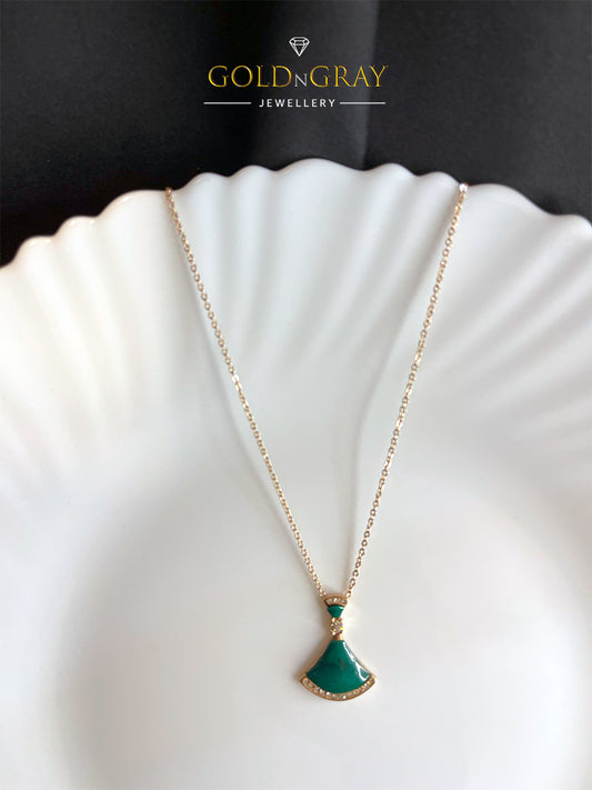 Elegant Malachite Fan Pendant with Gold Chain